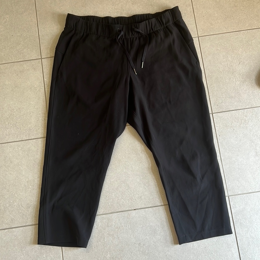 Lululemon cropped pants